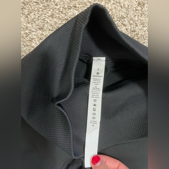 NWT Lululemon Ebb to Street Tight Size 2 - Picture 8 of 8